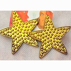Beautiful Gold Star Shaped Stick In Style Post Earrings!